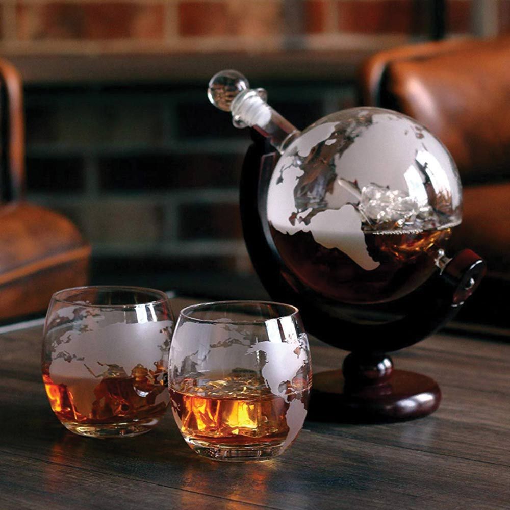 küre şeklinde ayarlanmış viski
