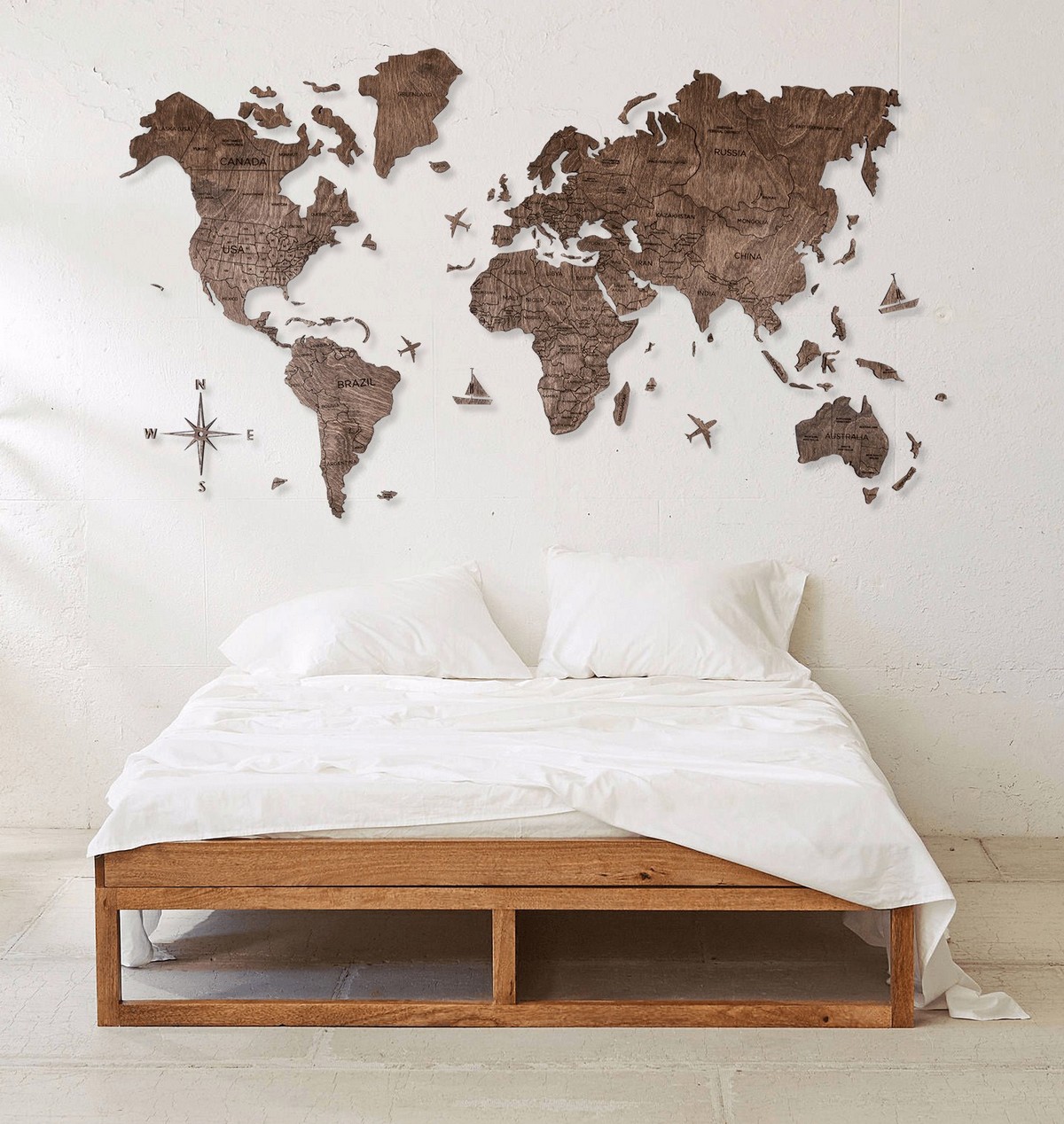 duvardaki ahşap dünya haritası