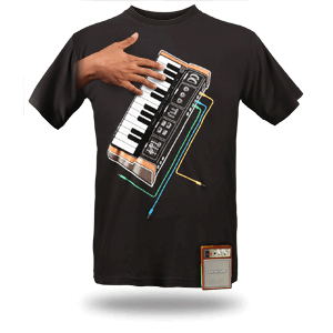 T-shirt piyano çalıyor