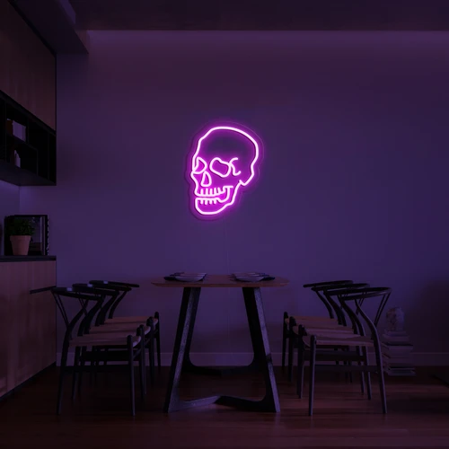 Kafatasının bir duvarında 3D parlayan neon logosu