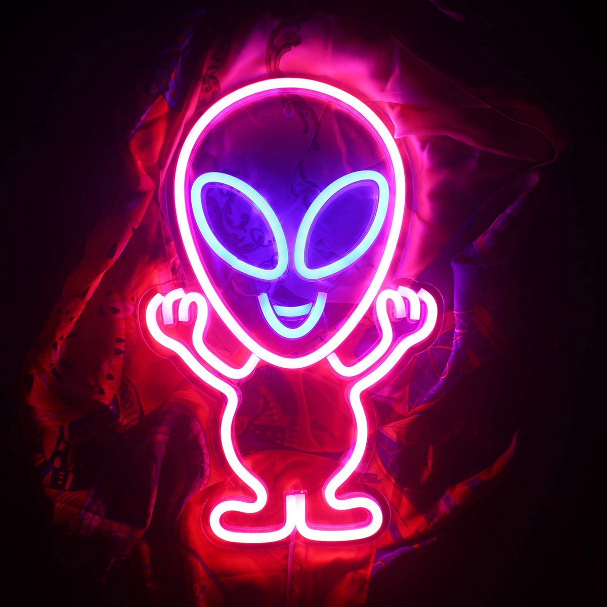 duvarda parlayan led neon logosu - uzaylı